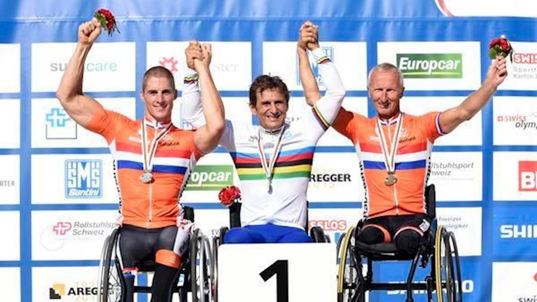 Johan Reekers (rechts) samen met wereldkampioen Zanardi tijdens het wk in 2015 in Zwitserland