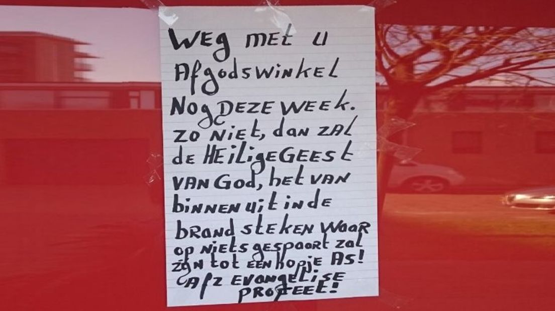 Het affiche met de bedreigende tekst (Rechten: Annemie Kramer)