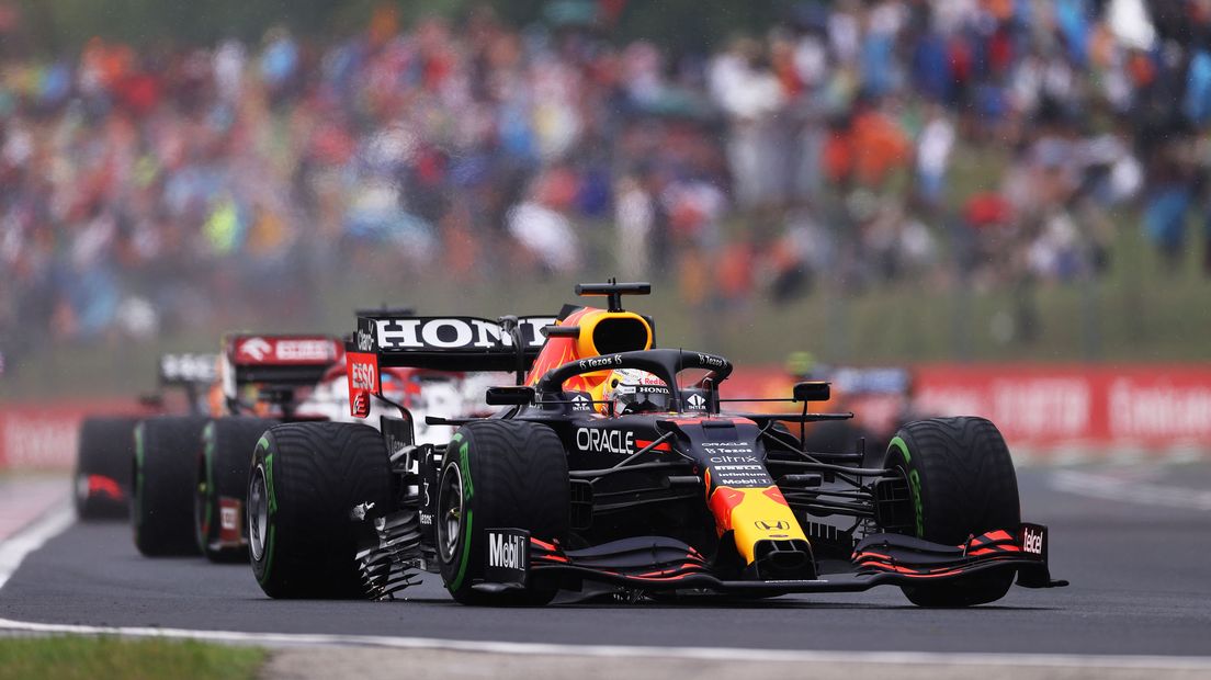 Max Verstappen verliest WKleiding in knotsgekke race 1Limburg Max Verstappen verliest WKleiding in knotsgekke race 1Limburg