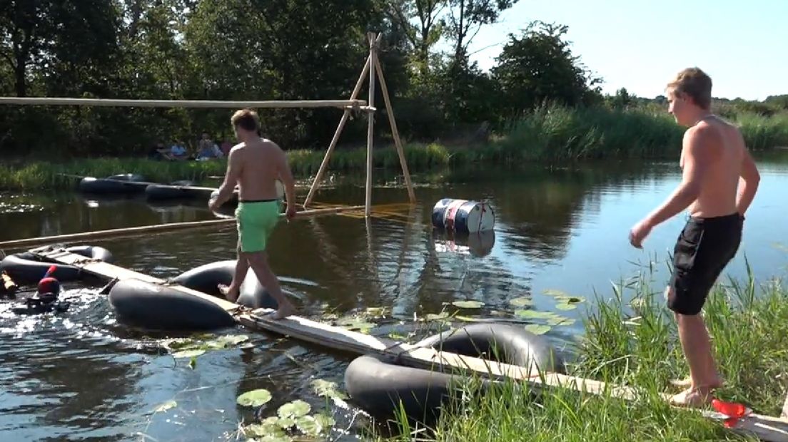 Deelnemers blijven niet altijd droog (Rechten: RTV Drenthe)
