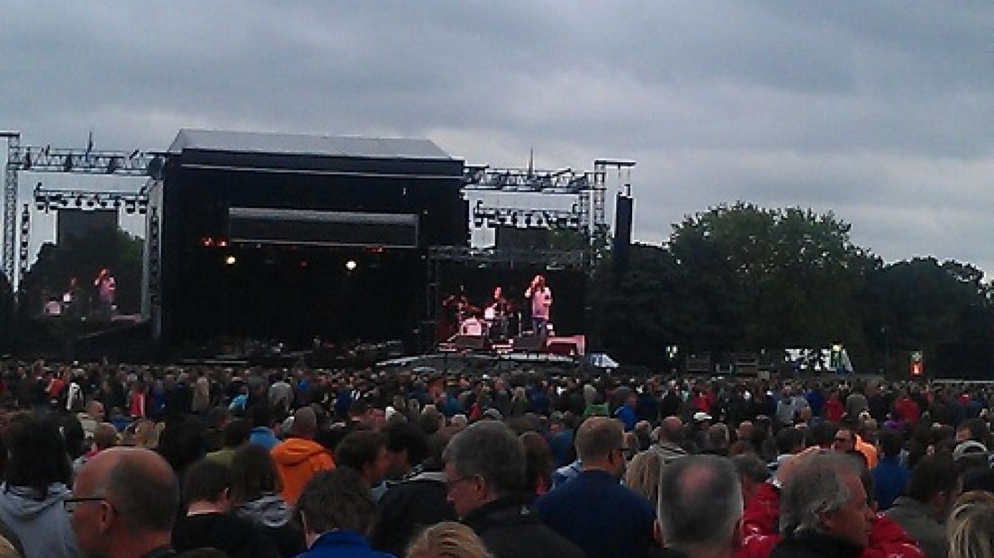 De ongeveer 60.000 concertgangers van Bruce 'The Boss' Springsteen in het Goffertpark in Nijmegen kijken terug op een nat maar goed concert.