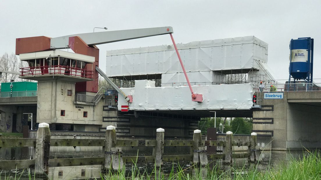 De werkzaamheden aan de Soebrug in Vlissingen lopen twee weken uit