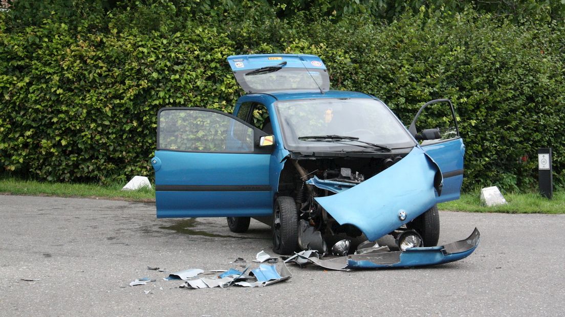 Van de brommobiel bleef na de aanrijding niet veel over