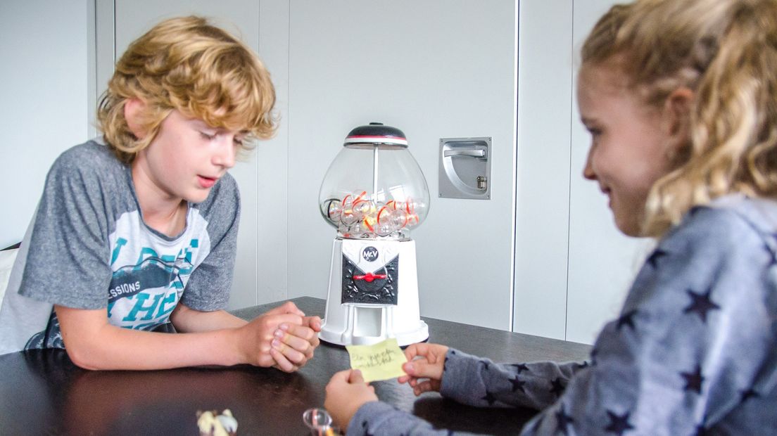 De 'kauwgomballenautomaat' met mooie boodschappen.