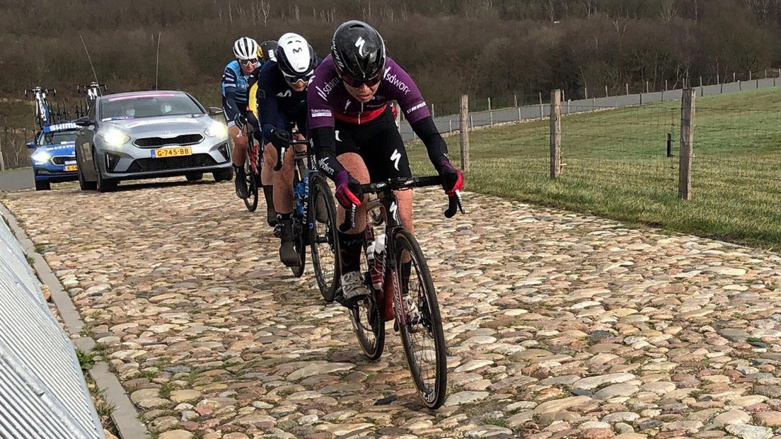 Lonneke Uneken geeft het tempo aan op de VAM-berg