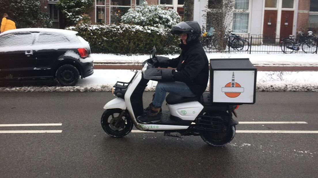 De bezorger op weg naar een nieuwe bestelling