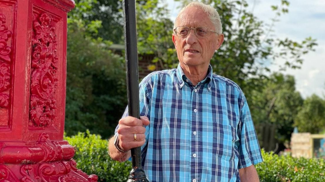 Jan Dijkstra en een van de Eenrumer waterpompen