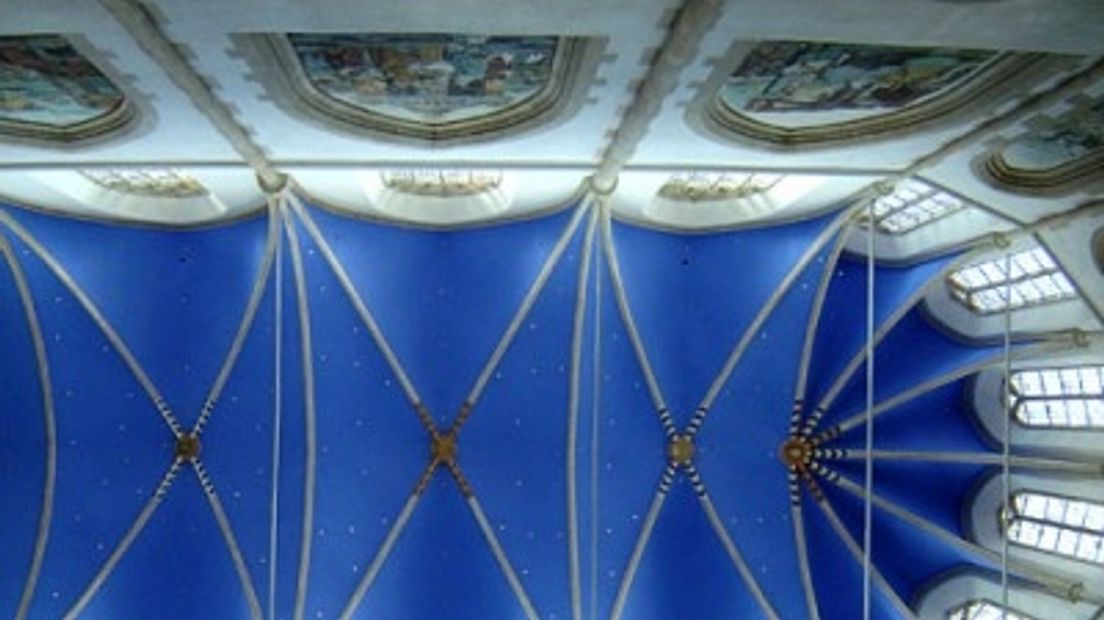 Het plafond van de Martinikerk