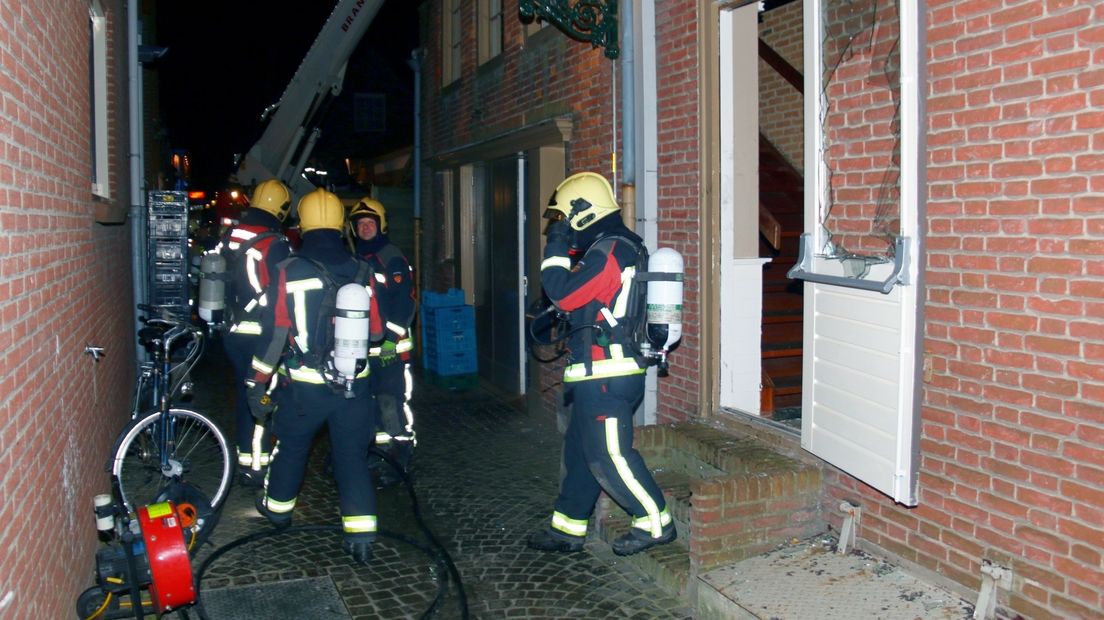 Hotel in Sluis beschadigd bij brand (video)