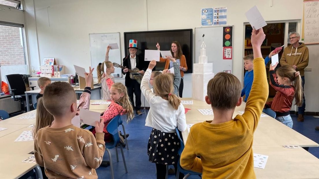 Leerlingen van basisschool 't Haimstee in Veendam maken kennis met de Groningse taal