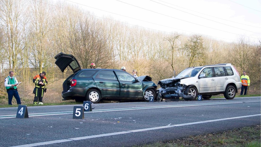 Vrouw omgekomen bij ernstig ongeluk N36