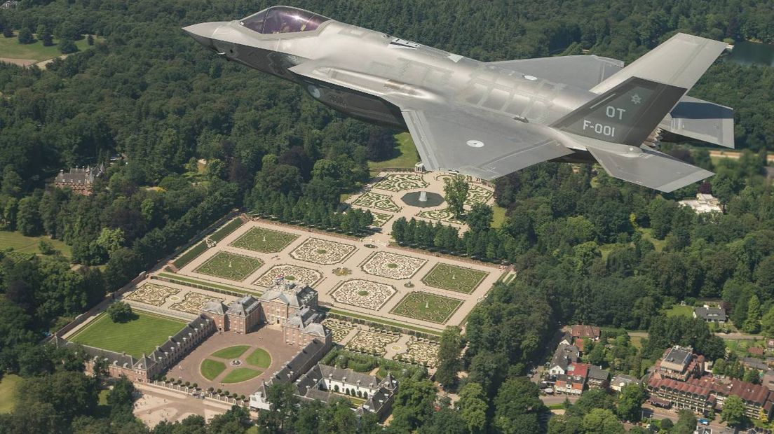 JSF vliegt boven Gelderland, foto's en video van de nieuwe straaljager van Defensie Omroep JSF vliegt boven Gelderland, foto's en video van de nieuwe straaljager van Defensie Omroep