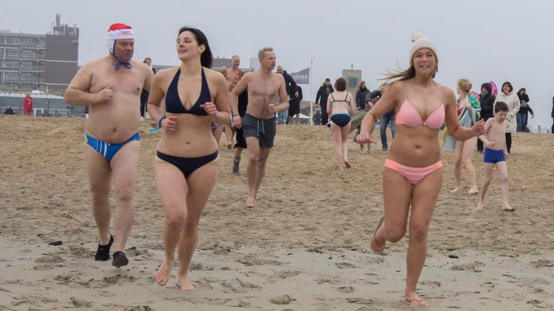Nieuwjaarsduik bij de Waterreus.