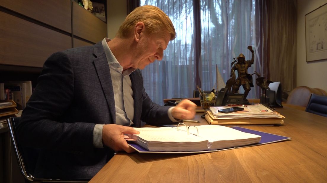 De advocaat van familie De Groot zegt niet uit te sluiten dat bedreigingen richting de familie niet afkomstig zijn van een 'Colombiaans drugskartel', maar van een derde partij. 'Het is heel goed mogelijk dat dit mensen zijn die aanhaken bij het nieuws, lezen dat er 400 kilo cocaïne onderschept wordt en dan gaan dreigen.'