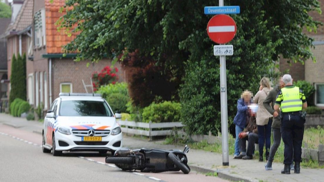Scooterrijder gewond na aanrijding Raalte