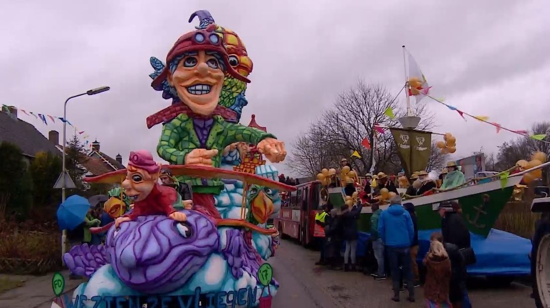 Carnavalsoptocht in Ossenisse, een week na de carnaval (video)