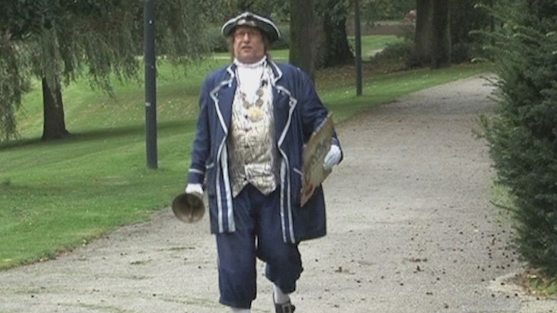 Zwolse stadsomroeper Peter Vader