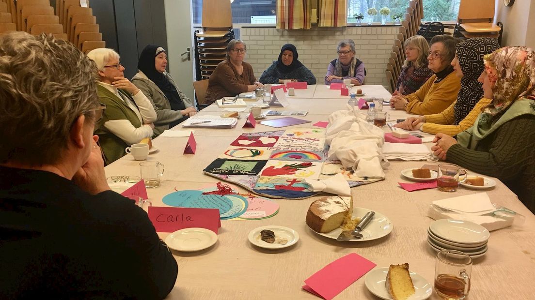 Moslima's en protestantse vrouwen komen bij elkaar in Deventer
