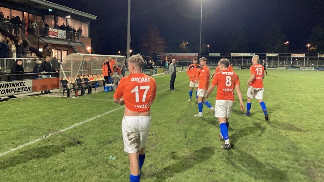 Nieuw-Buinen bouwt aan nieuw elftal in de Derde Klasse - RTV Drenthe