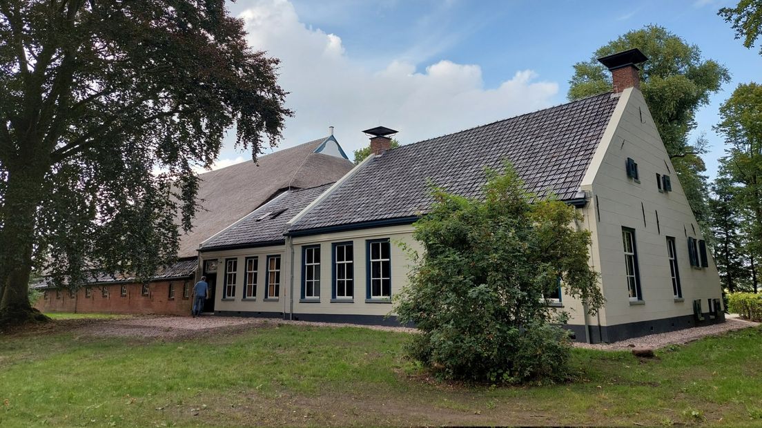 Tien jaar na de aardbeving is Plaats Melkema in Huizinge heropend