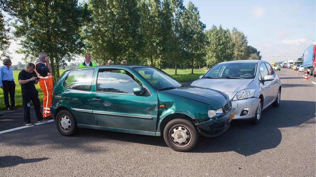 Ongeluk met vier auto's op A28 bij Zwolle