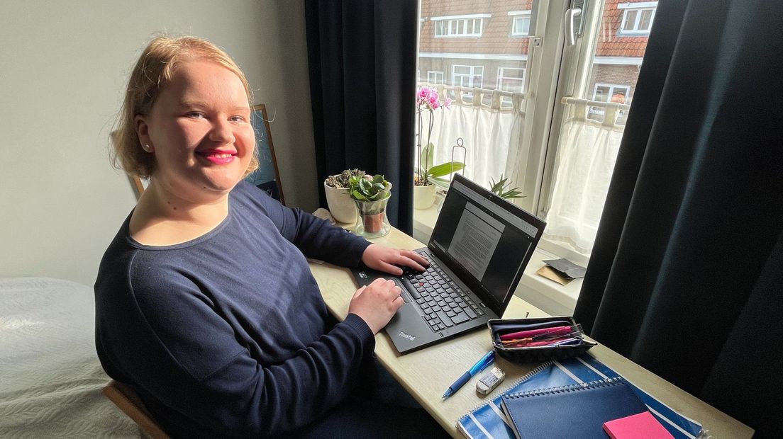 Julia in haar Haagse kamertje