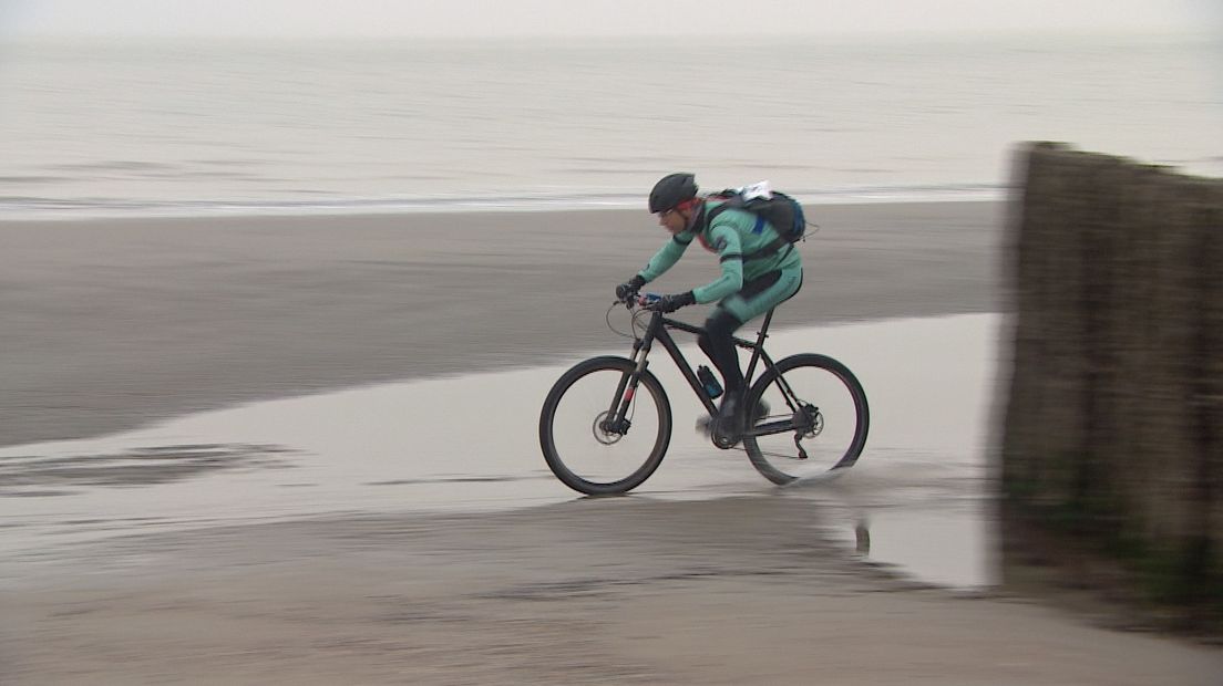 Eerste StrandRide levert ruim 7.000 euro op (video)