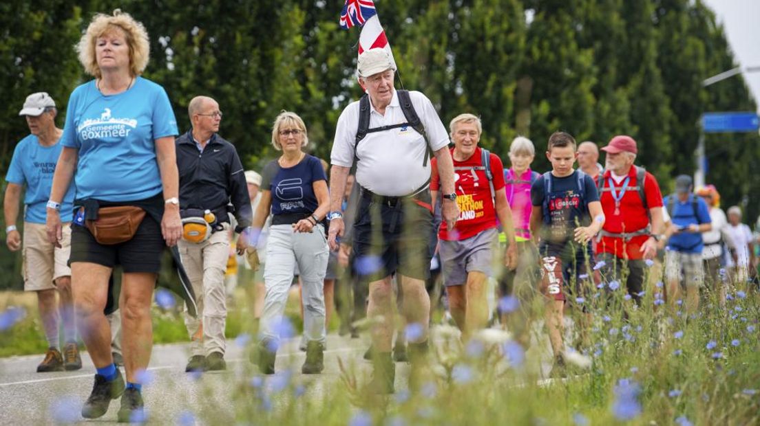 De wandelaars zijn vandaag in alle vroegte begonnen aan de 103e editie van de Vierdaagse van Nijmegen. Het is de eerste dag van de Vierdaagse, oftewel de Dag van Elst. Lees er alles over in ons liveblog en kijk naar onze livestream!