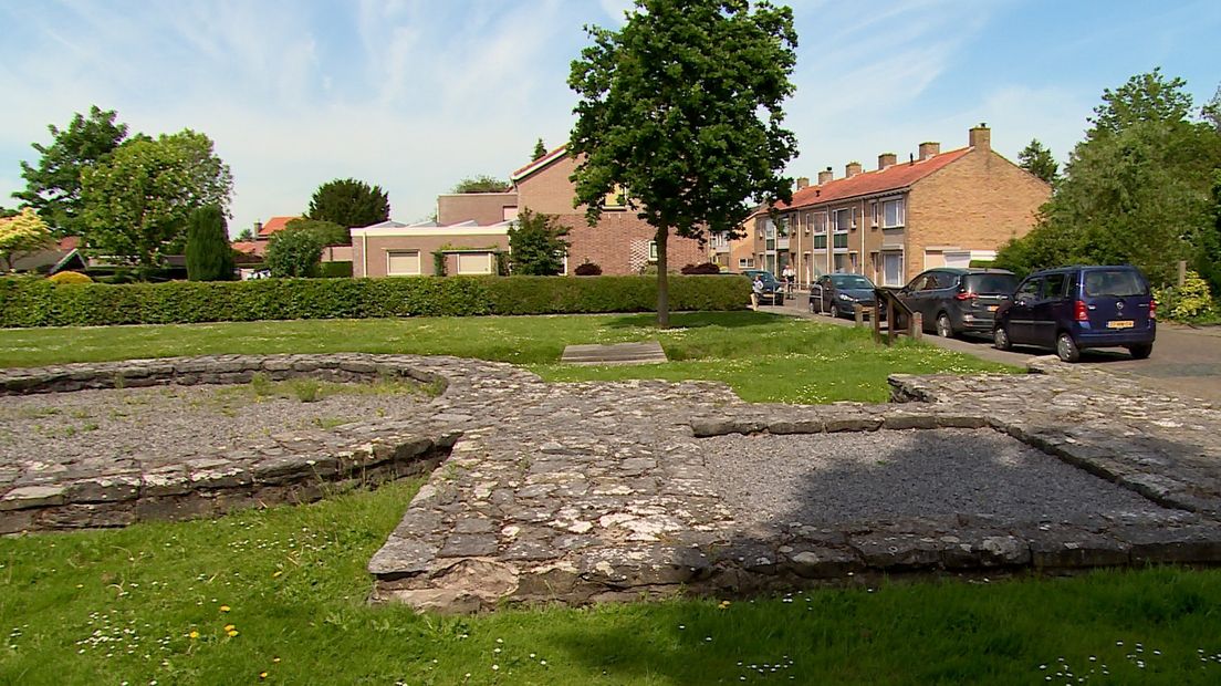 Gereconstrueerde resten van het Romeinse castellum in Aardenburg