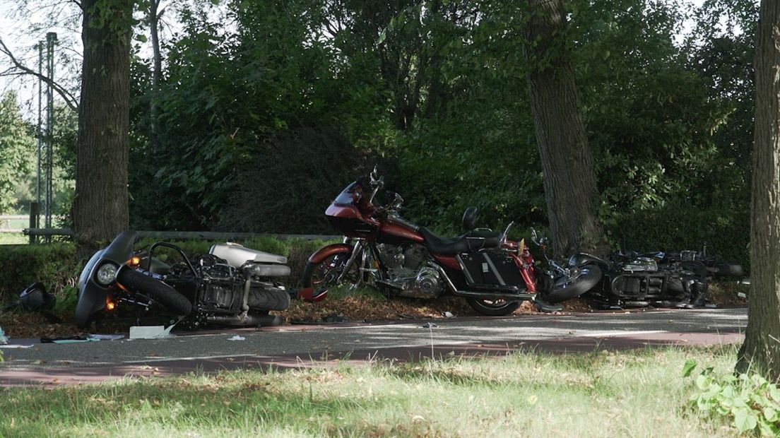 Vier motoren betrokken bij ongeval in Olst, twee gewonden