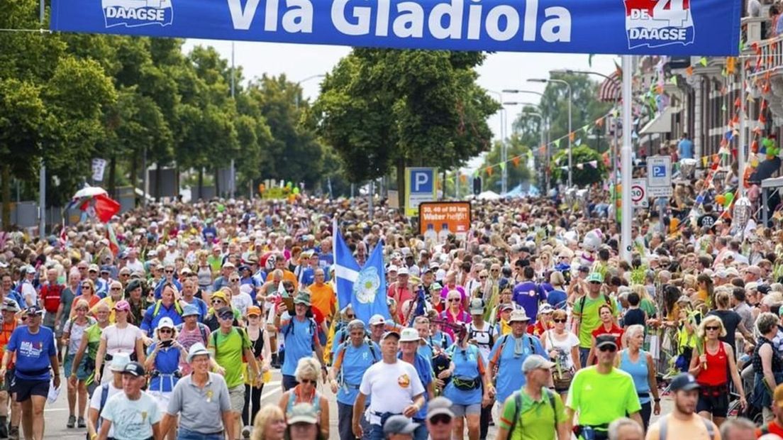 Wandelaars op de Via Gladiola, waar Farmers Defence Force wil protesteren.