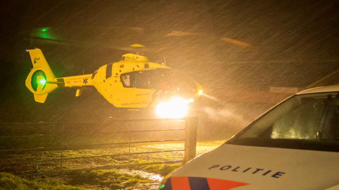 De traumahelikopter landde in en nabijgelegen weiland.