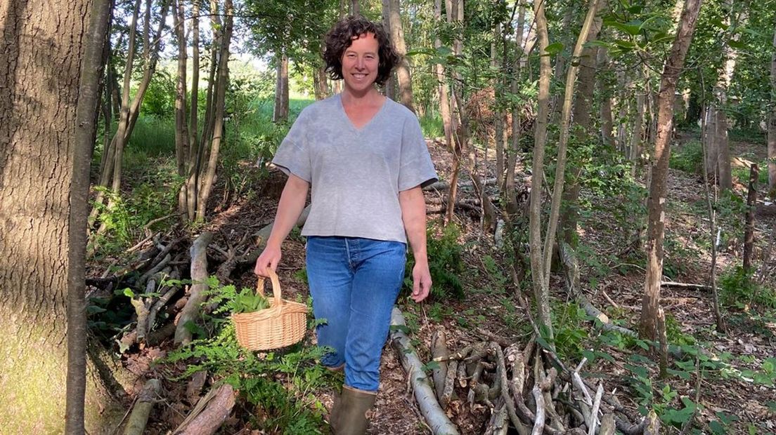Manon Botha tijdens het wildplukken