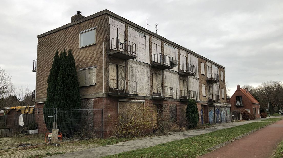 Het verpauperde appartementencomplex