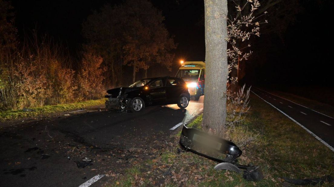 112 news: driver hits a tree near Wagenborgen and is arrested