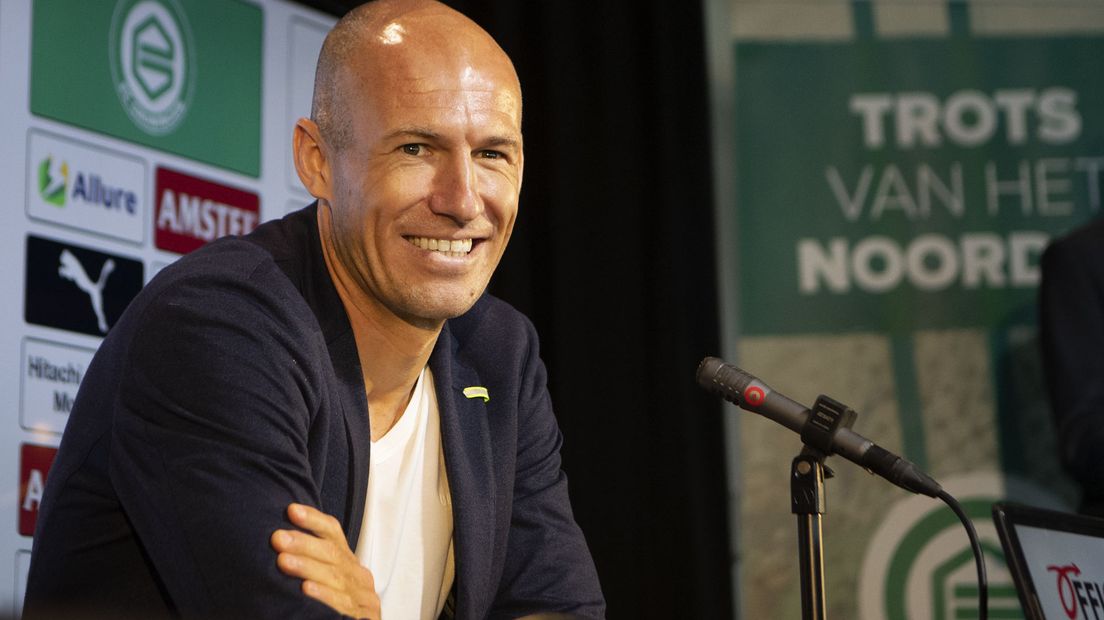 Arjen Robben tijdens de perspresentatie over zijn terugkeer.