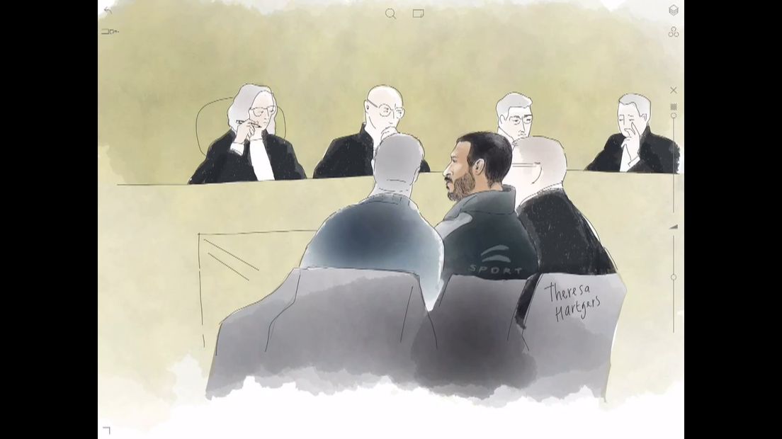 Alaa Al-S. (midden) voor de Haagse rechtbank (tekening: Theresa Hartgers)