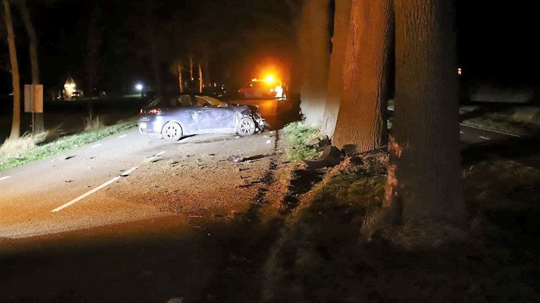 De auto is met name aan de voorzijde beschadigd