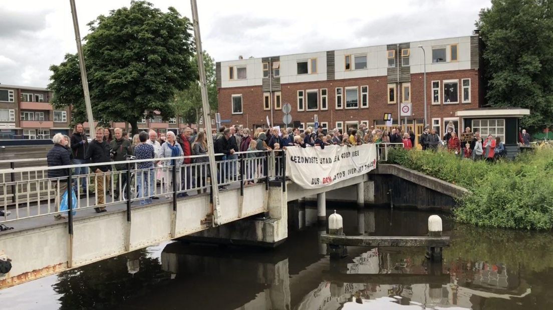 Buurtbewoners protesteren tegen het Oosterhamriktracé in 2018