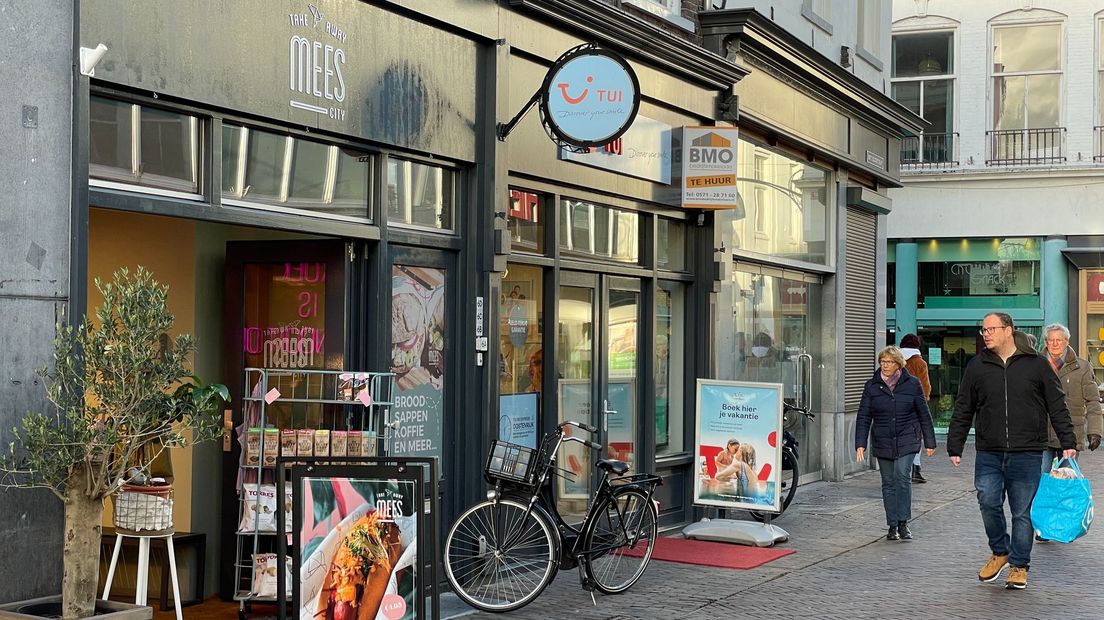 Het leegstaande pand naast het reisbureau is alweer verhuurd.