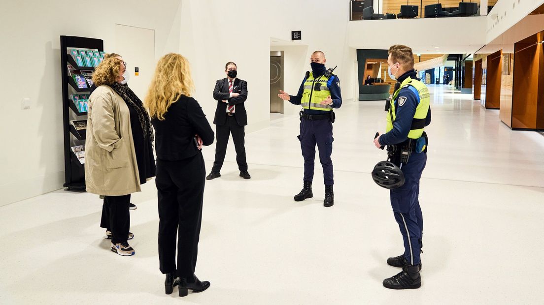 Boa's delen een waarschuwing uit in Amare in Den Haag