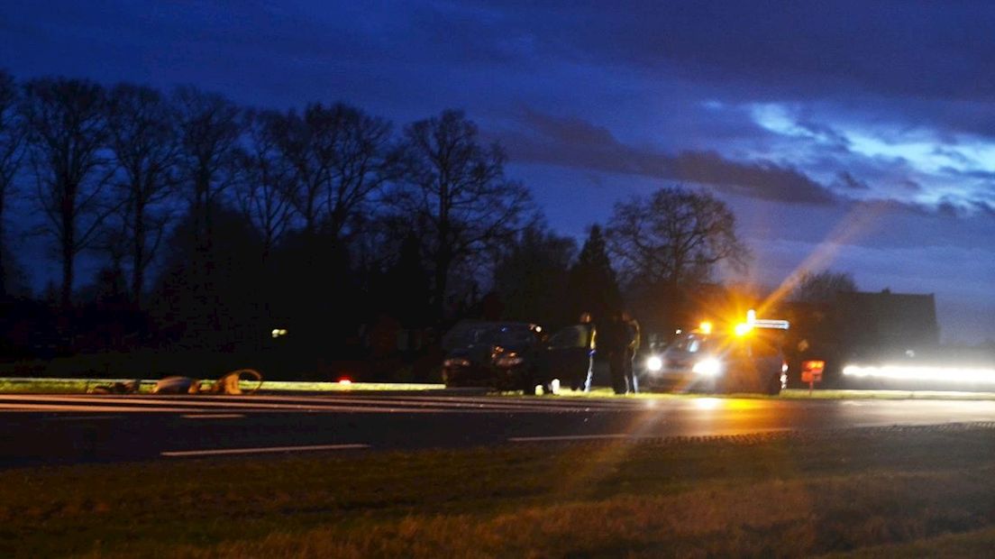 Automobilist schept lantaarnpaal langs N348 Wesepe