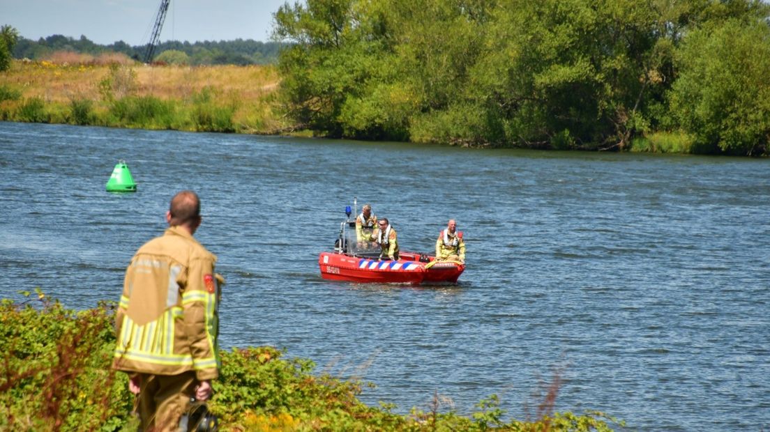 Vlak na de vermissing werd er met duikers en een boot in de Maas gezocht