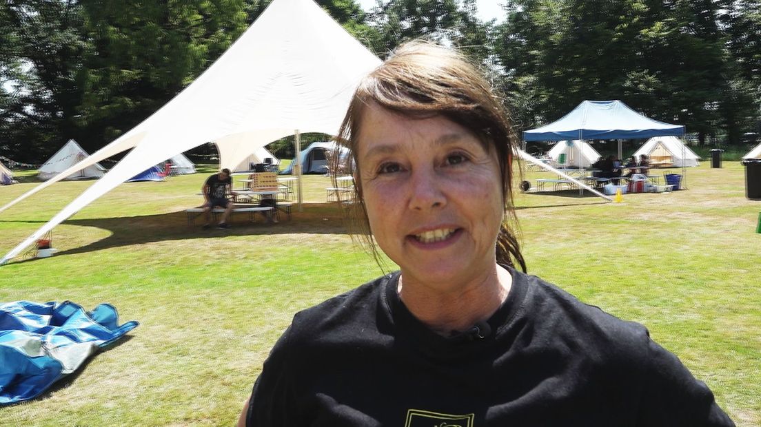 Nicole runt een buurtcamping in het Wooldrikspark in Enschede