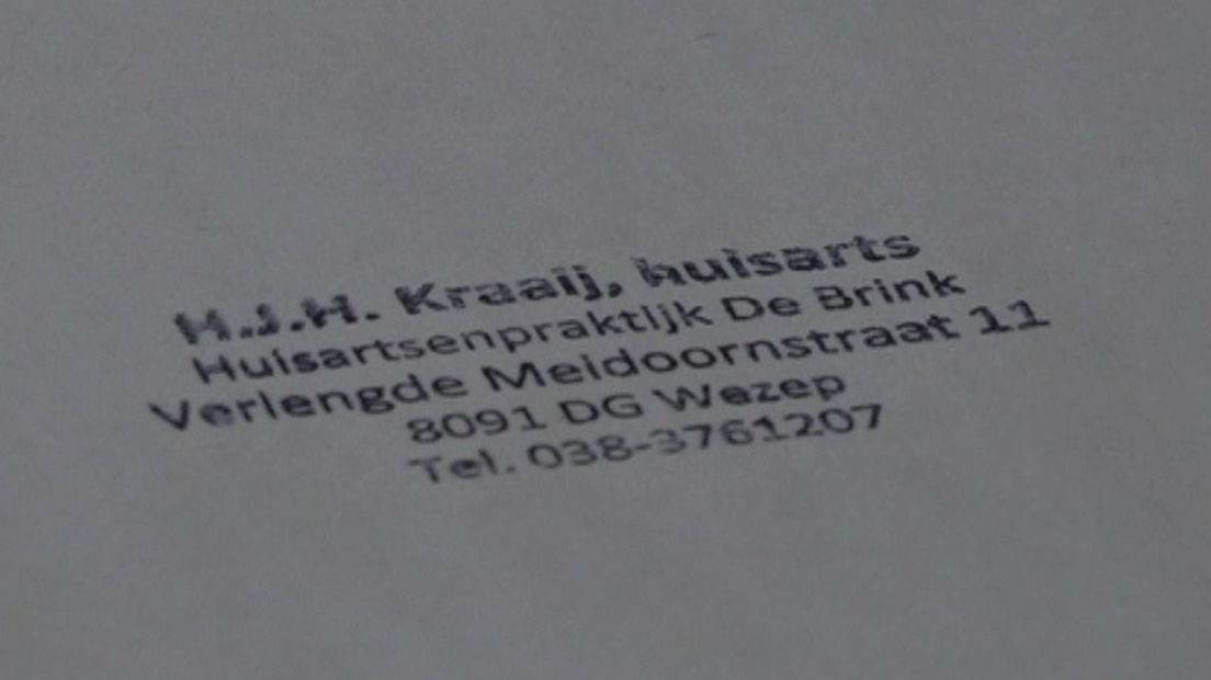 De (goed doorgedrukte) praktijkstempel.
