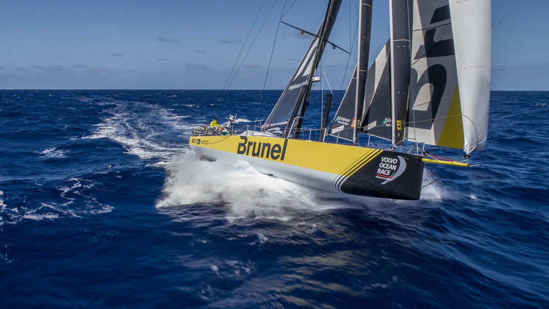 Team Brunel tijdens de vierde etappe van de Volvo Ocean Race