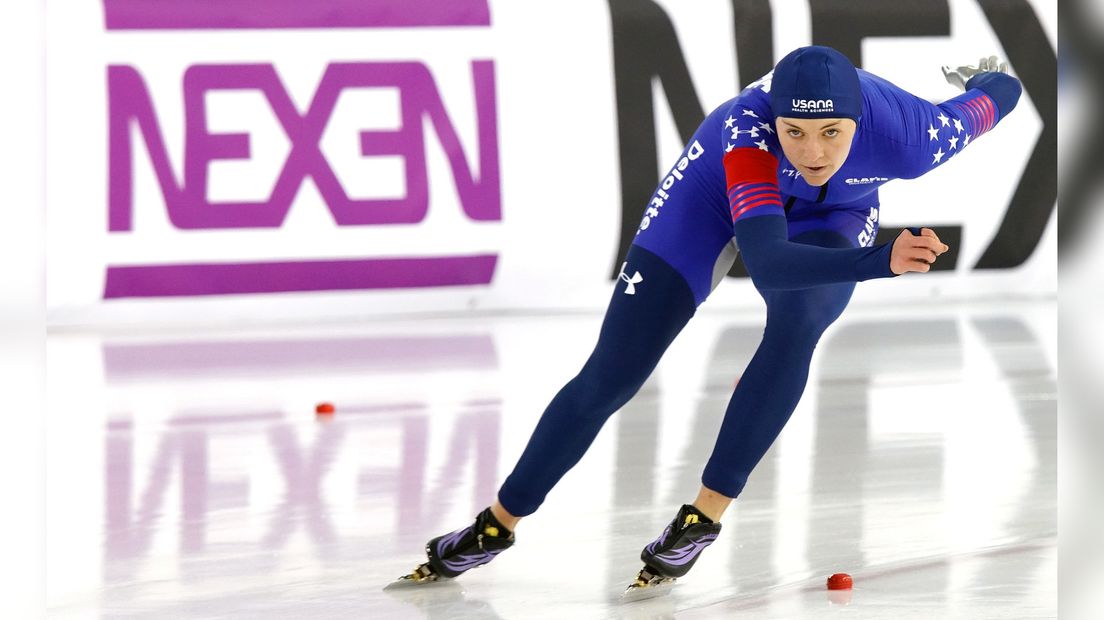 Heather Richardson yn aksje op it iis fan Thialf
