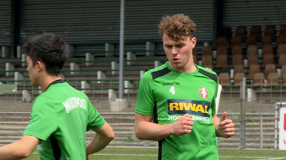 Julius Bliek tijdens zijn eerste training bij FC Dordrecht