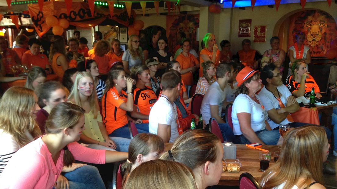 Alle plekken waren bezet in café Steggink