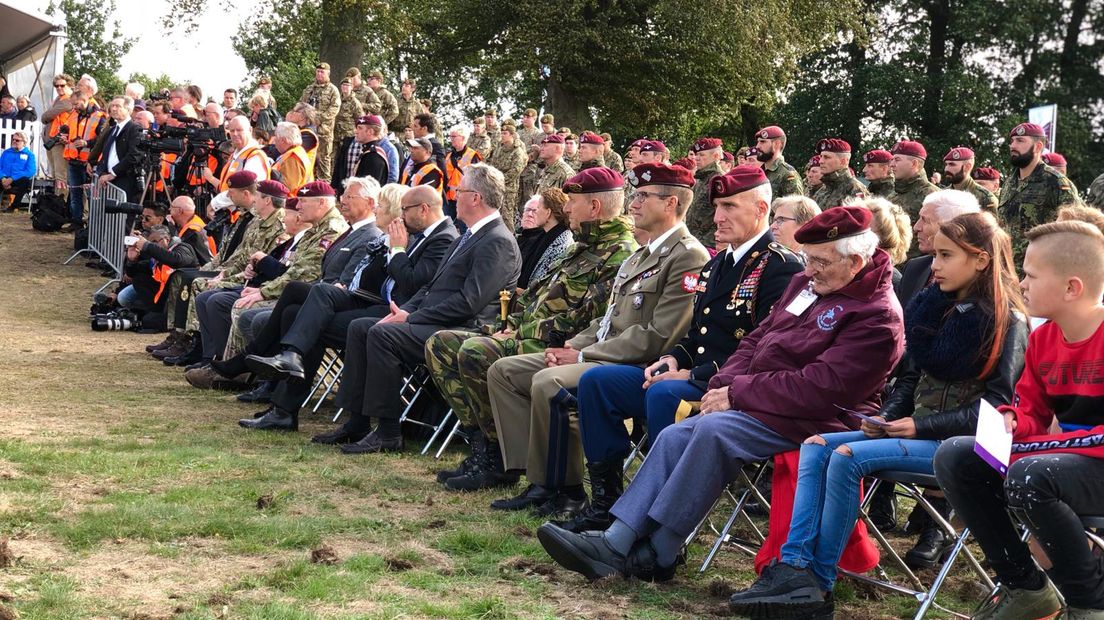 Terugkijken: Dropping En Airborne Herdenking Op De Ginkelse Heide ...